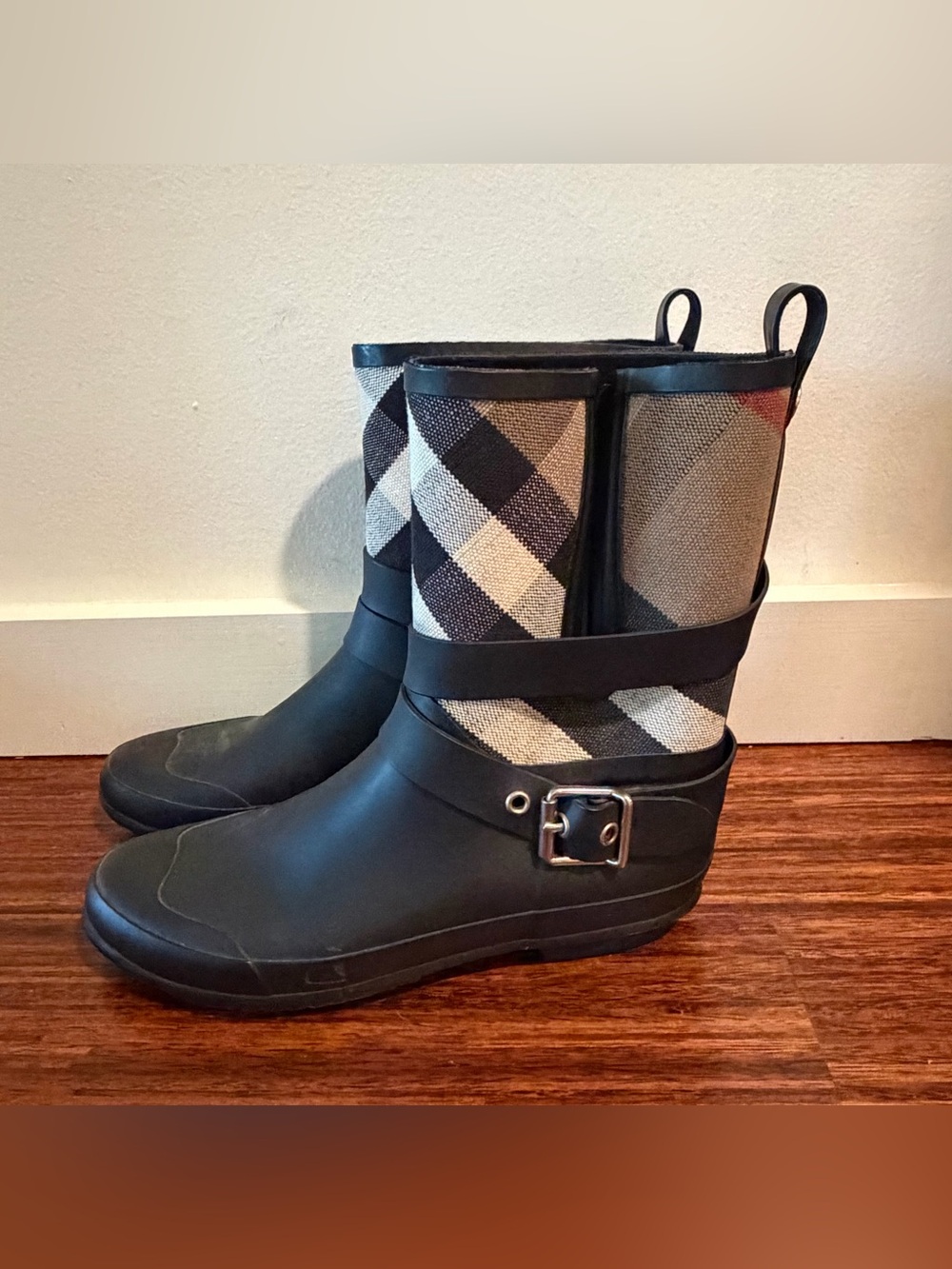 Burberry Holloway Buckle Mid-Calf Rain Boots EU 39 US 8 Like new condition